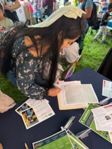 Chispa Maryland community members writing messages to Congress to protect Clean School Bus funding.